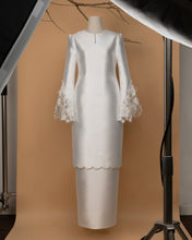 Load image into Gallery viewer, Amaris Kurung Moden (PREORDER)