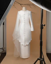 Load image into Gallery viewer, Kesuma Kebaya Labuh (PREORDER)