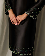 Load image into Gallery viewer, Wudani Kurung Moden (Black)