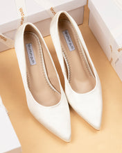 Load image into Gallery viewer, Salju Closed Pointed-Toe Off White Heels