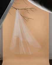 Load image into Gallery viewer, Plain Veil With Subtle Raindrop