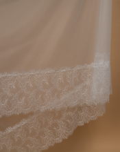 Load image into Gallery viewer, Plain Veil with 2 Sides French Lace