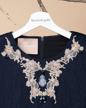 Load image into Gallery viewer, Iris Kurung Pahang