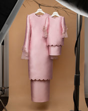 Load image into Gallery viewer, Suri Kurung Moden (PREORDER)

