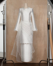 Load image into Gallery viewer, Alaya Kurung Moden (PREORDER)
