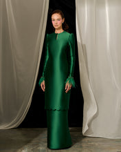 Load image into Gallery viewer, Kirana Feathers Kurung (Emerald Green)
