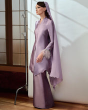 Load image into Gallery viewer, Baiduri Feathers Kebaya (Sour Purple)
