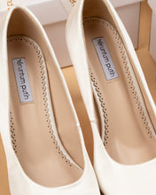 Load image into Gallery viewer, Salju Closed Pointed-Toe Off White Heels
